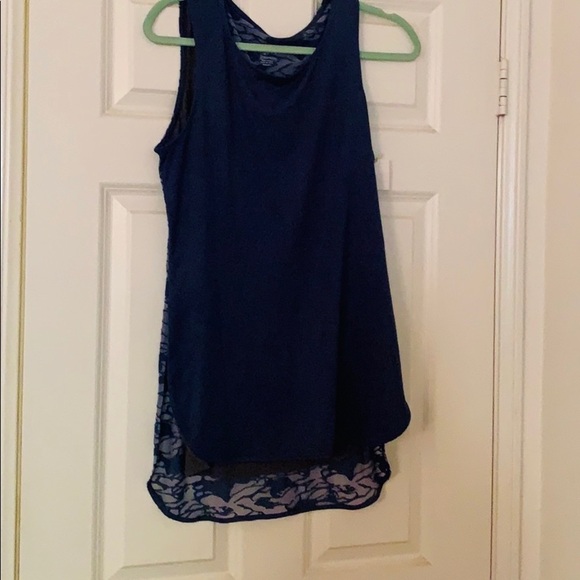27. Blue top with fun design on the back - Picture 2 of 11